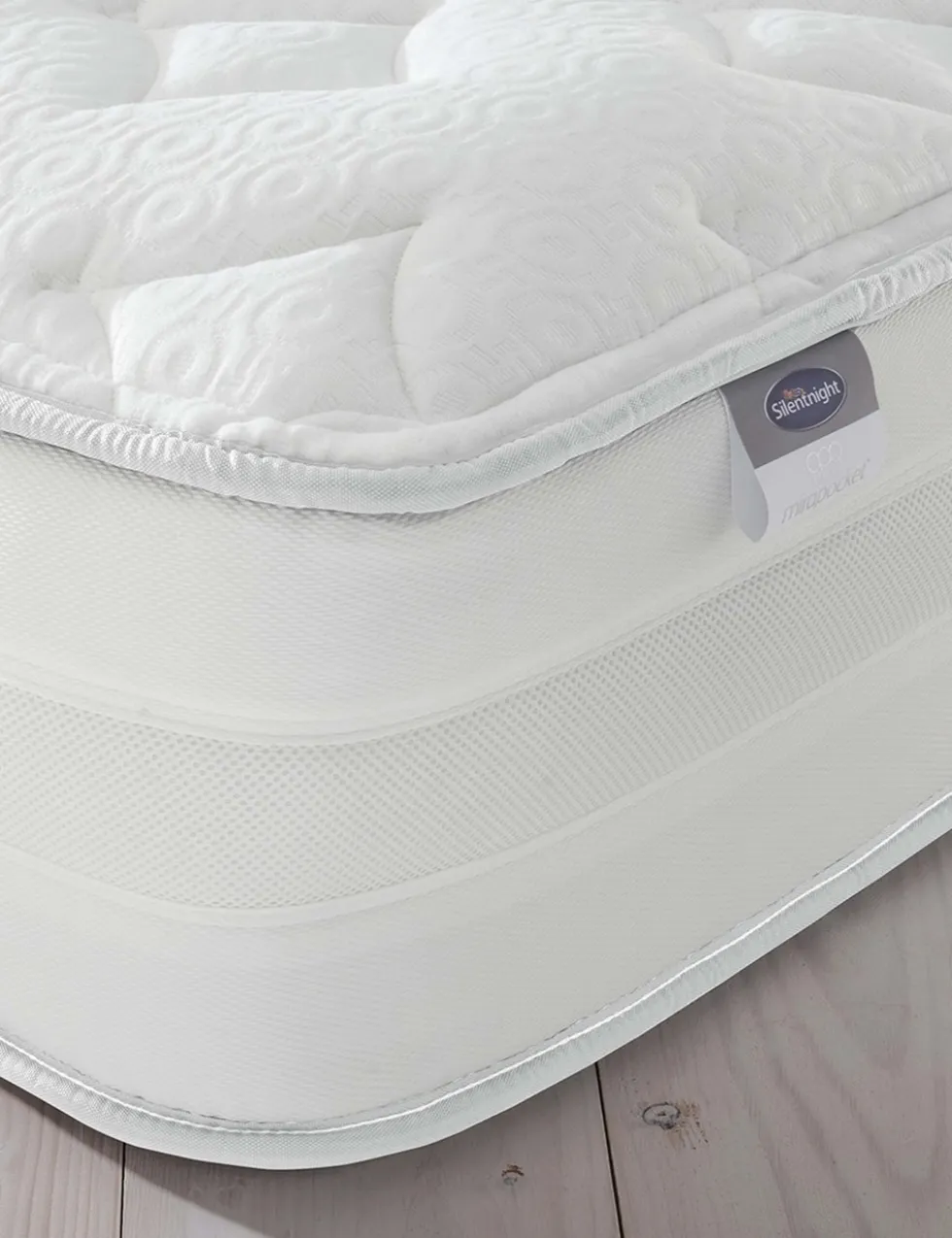 2000 Memory Foam Pocket Spring Medium Mattress