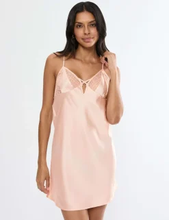 A Weekend to Remember Chemise