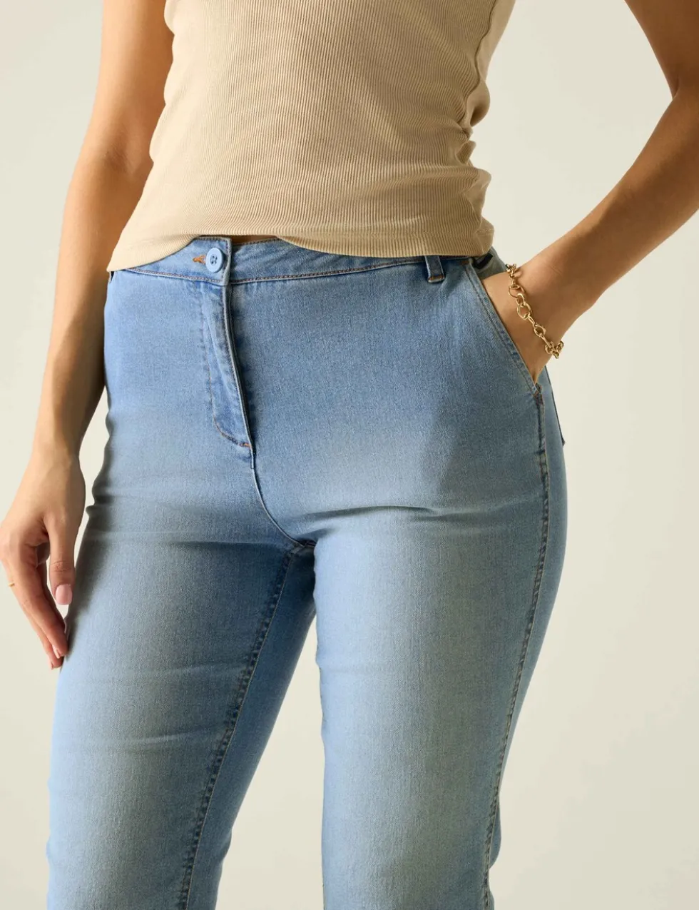 Bayletta Straight Leg Cropped Jeans