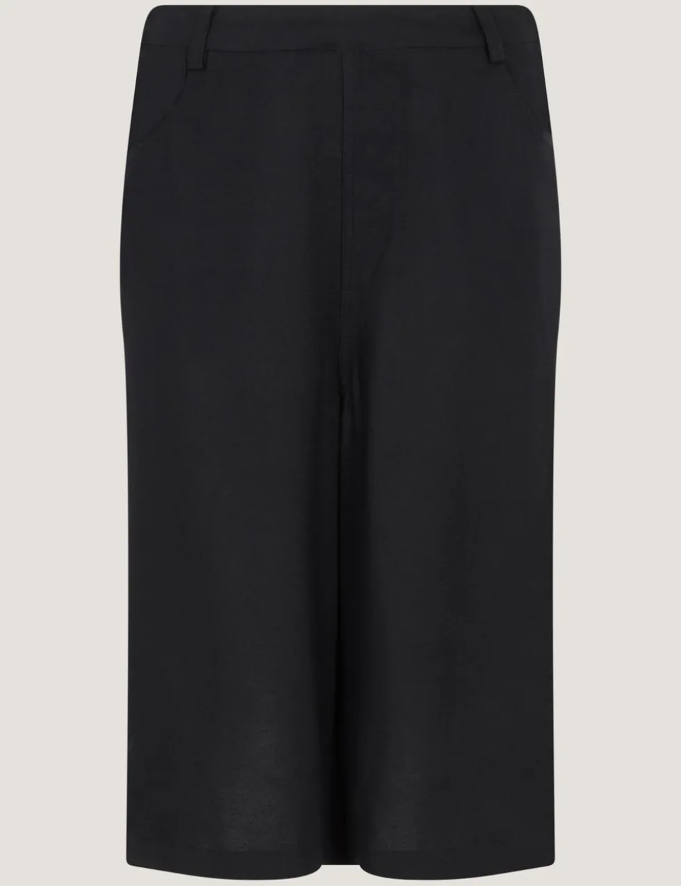 Bermuda Shorts with Linen