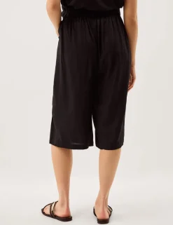 Bermuda Shorts with Linen