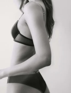 Black Label Smoothing Wired Plunge Bra (A-E)