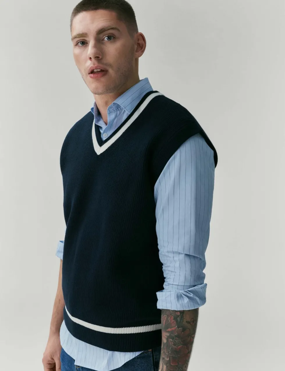 Cotton Blend Tipped V-Neck Knitted Vest