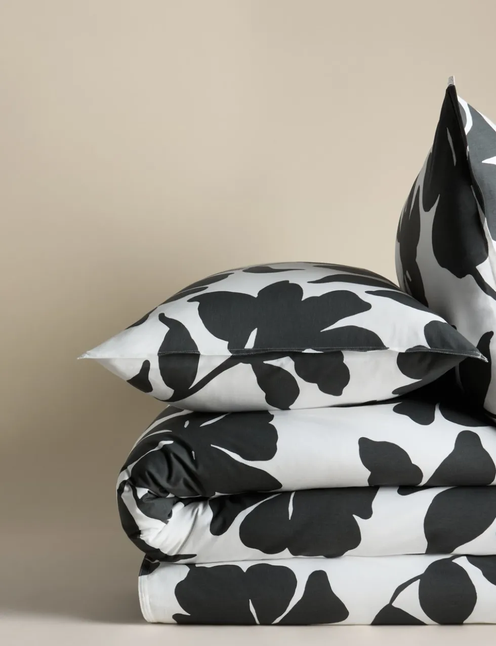 Cotton Rich Silhouette Floral Bedding Set