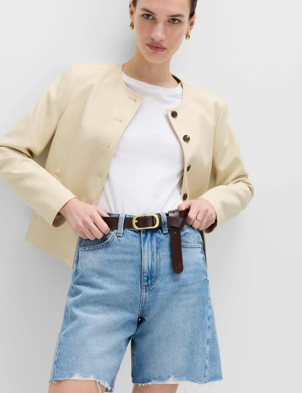 Denim Barrel Raw Hem Mid Rise Shorts