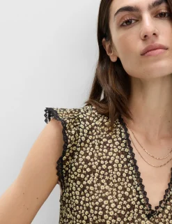 Ditsy Floral V-Neck Ruffle Top