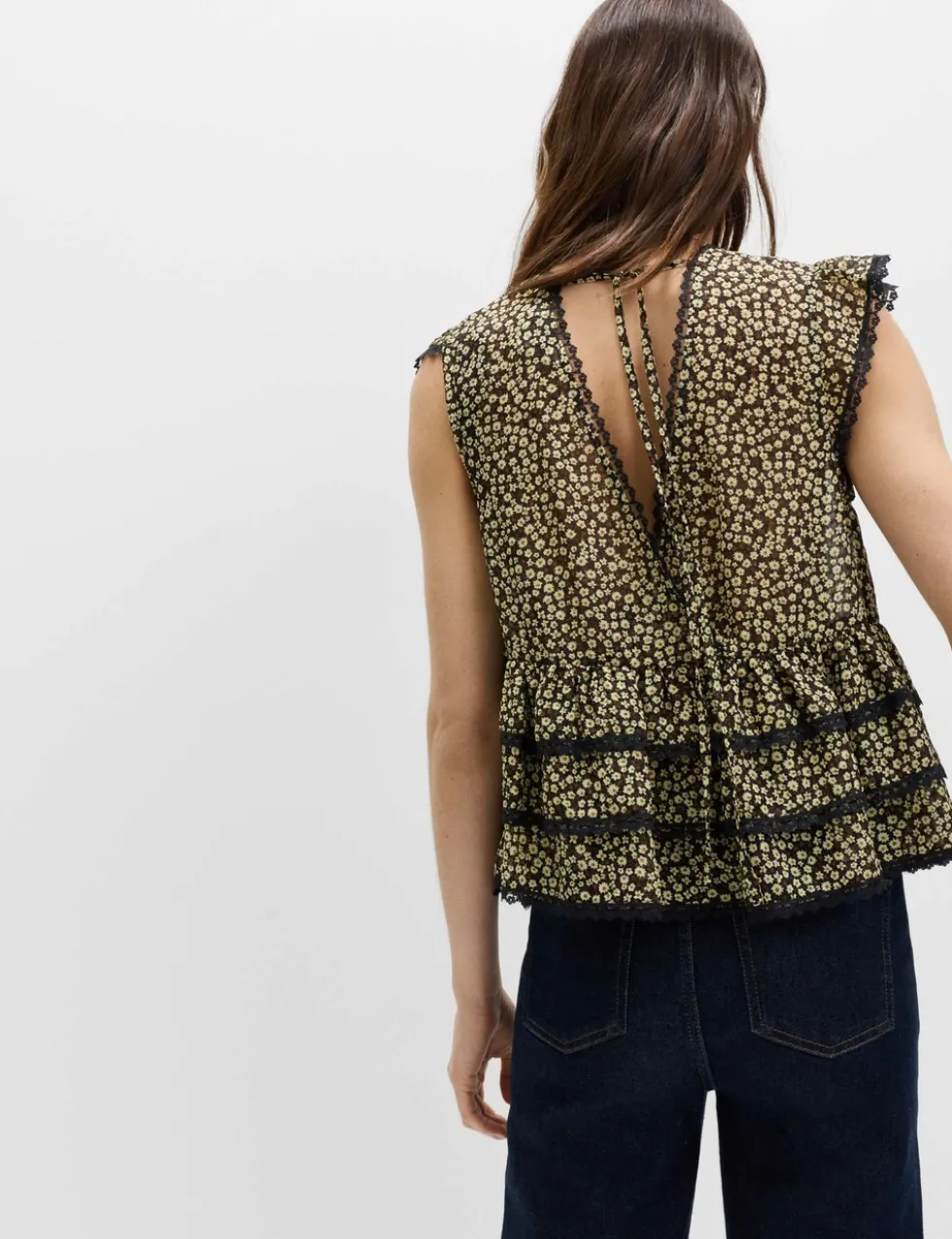Ditsy Floral V-Neck Ruffle Top