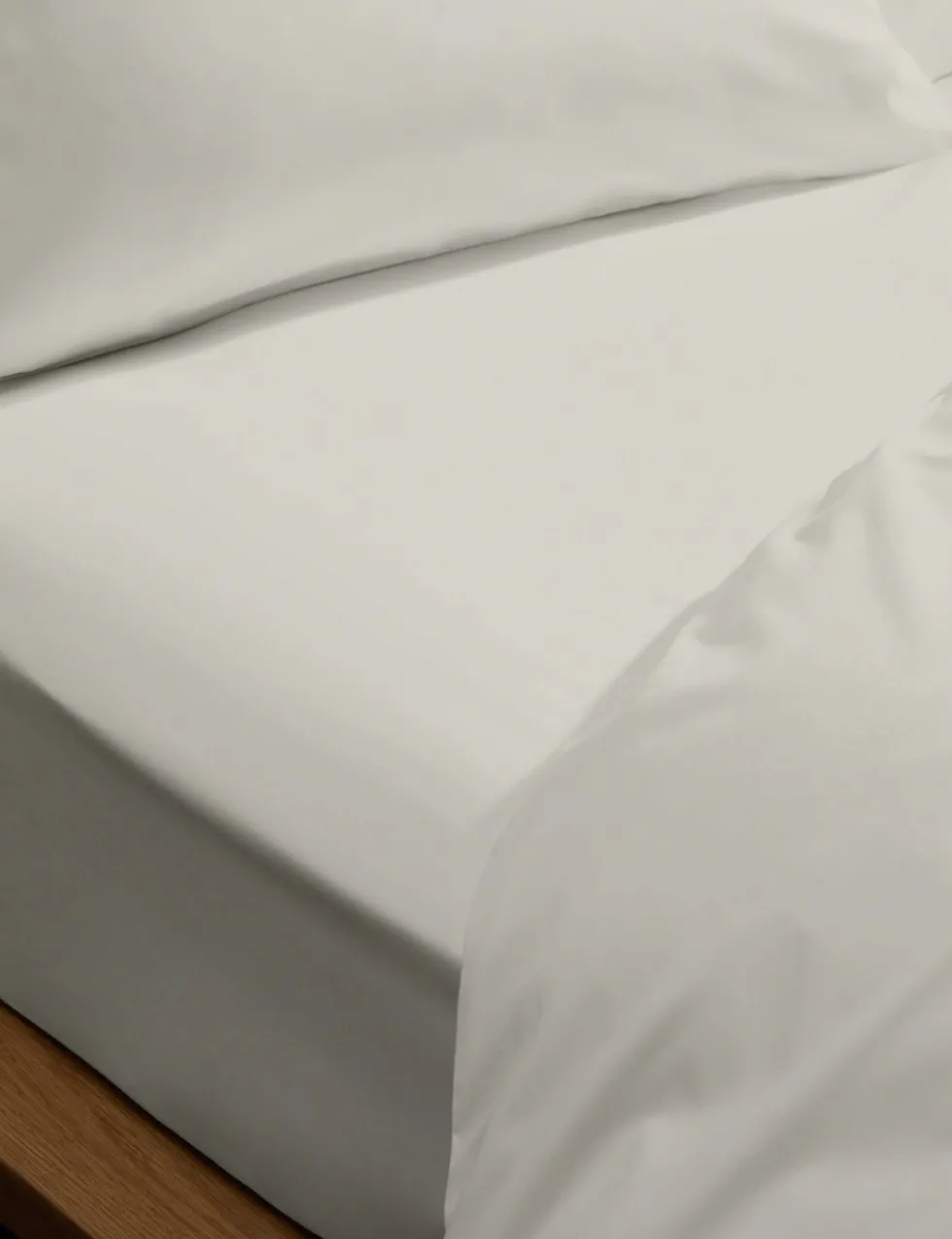 Egyptian Cotton 230 Thread Count Crisp Extra Deep Fitted Sheet