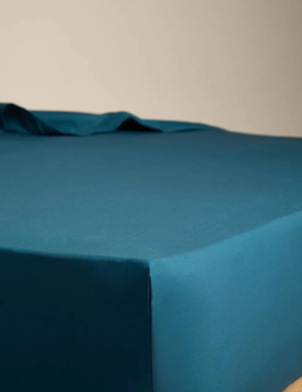 Egyptian Cotton 230 Thread Count Crisp Extra Deep Fitted Sheet