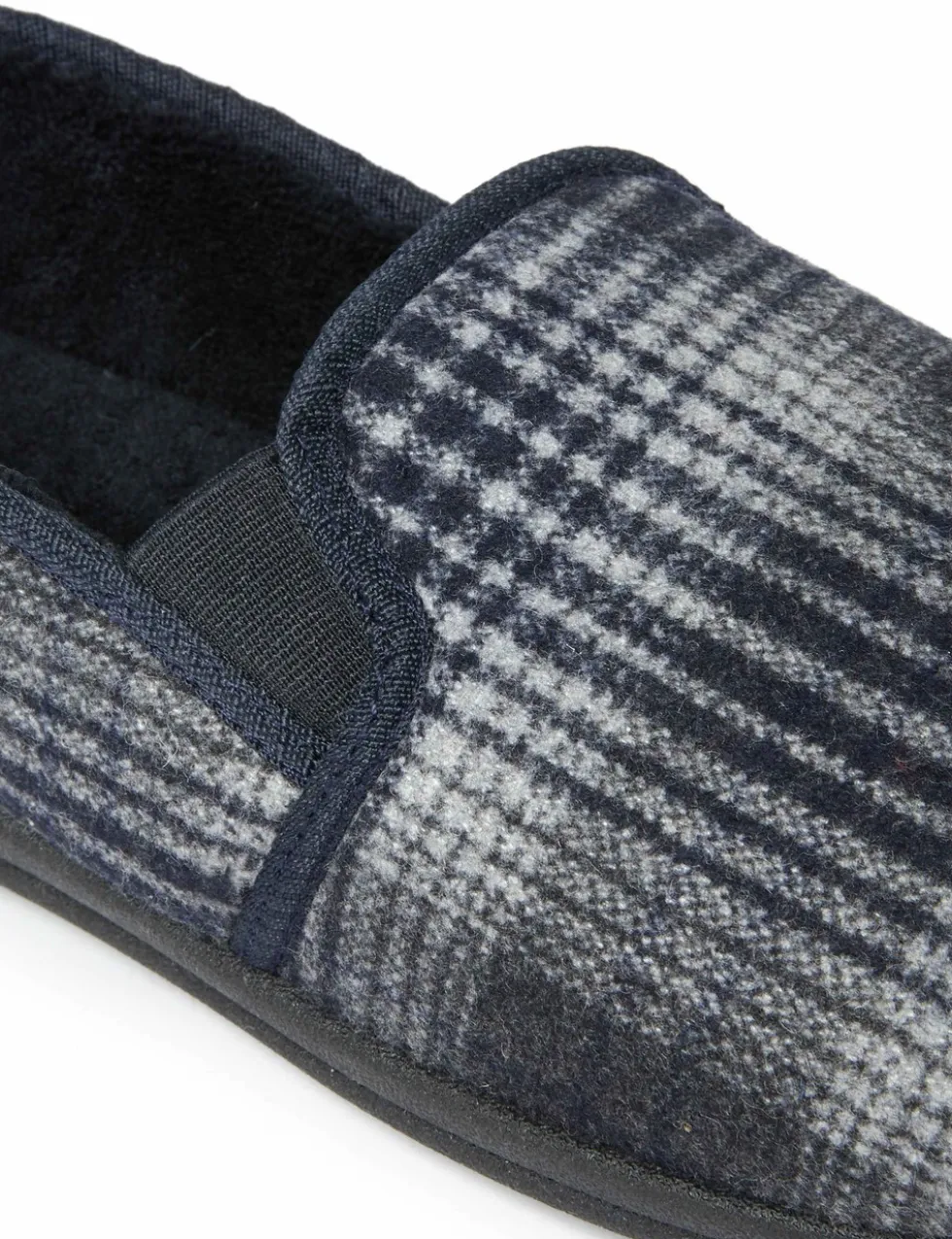 Fleece Lined Slippers with Freshfeet™