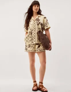 Floral Embroidered Shorts with Linen