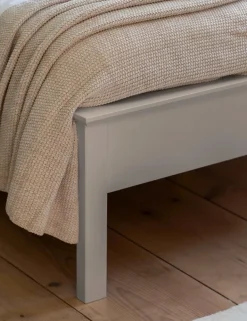 Hastings 4ft Bed