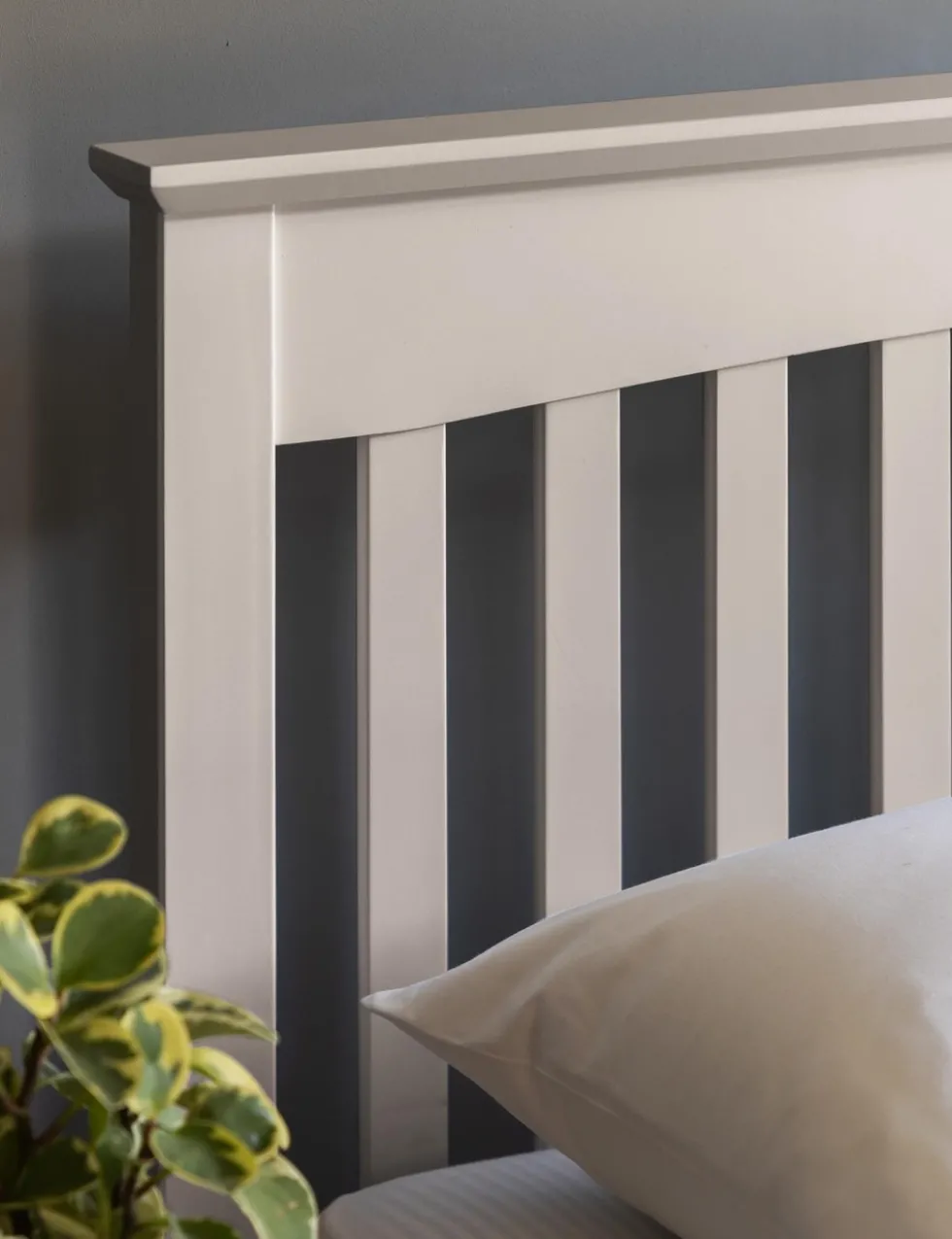 Hastings 4ft Bed