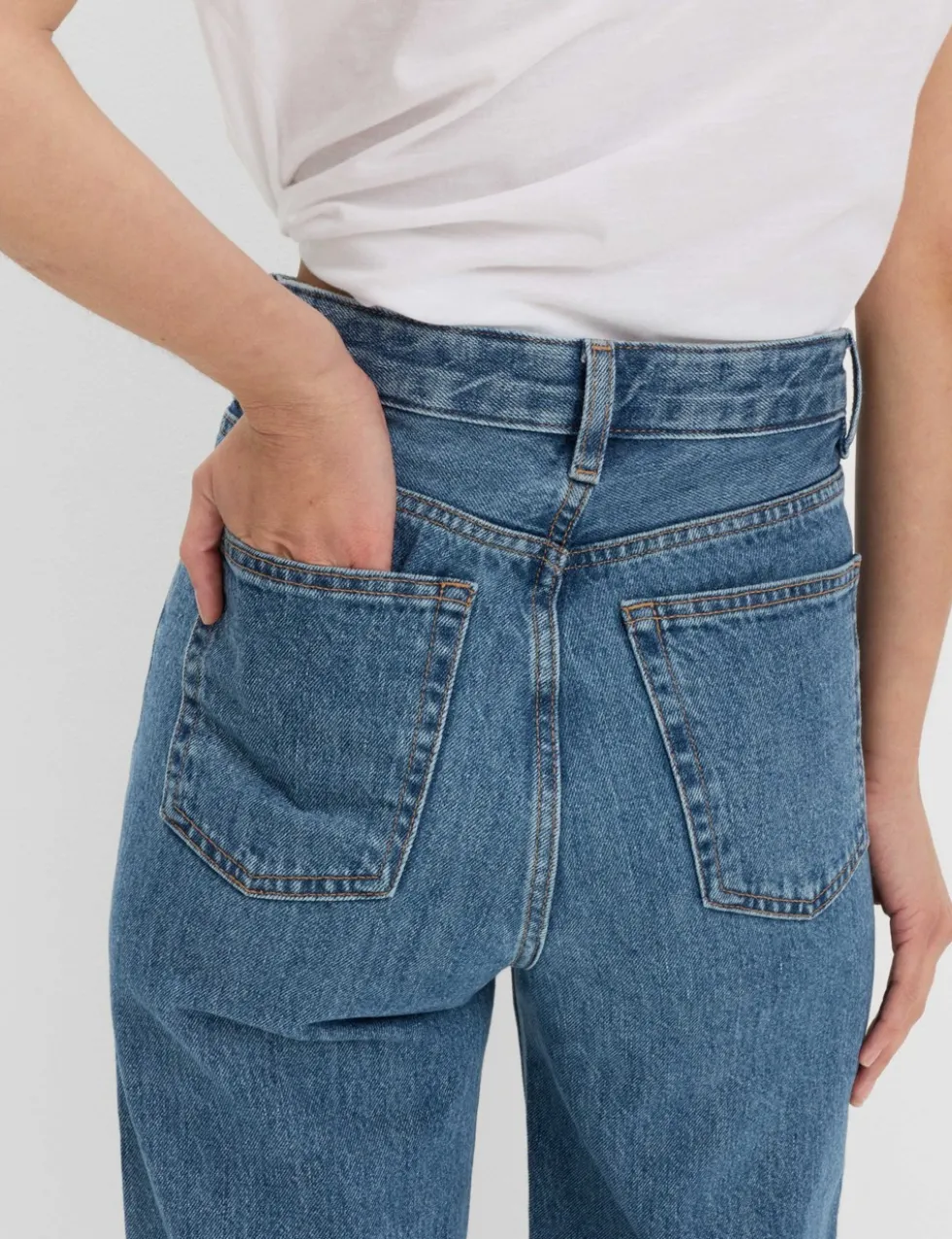 High Waisted Relaxed Straight Jeans