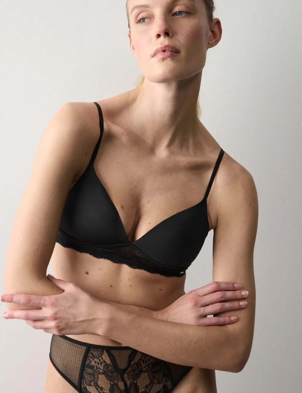 Lace Smoothing Bralette (A-E)