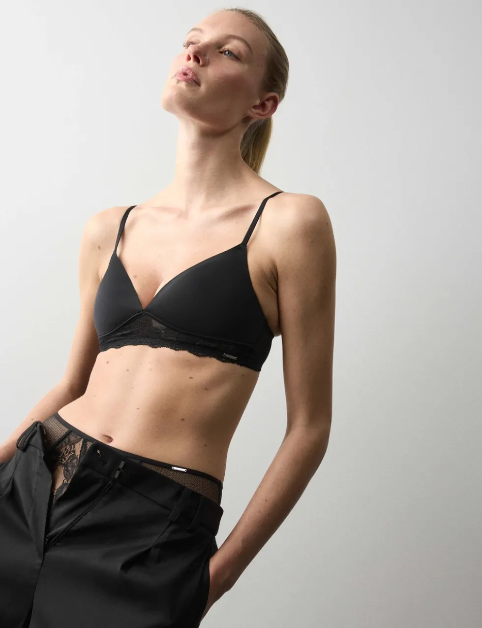 Lace Smoothing Bralette (A-E)