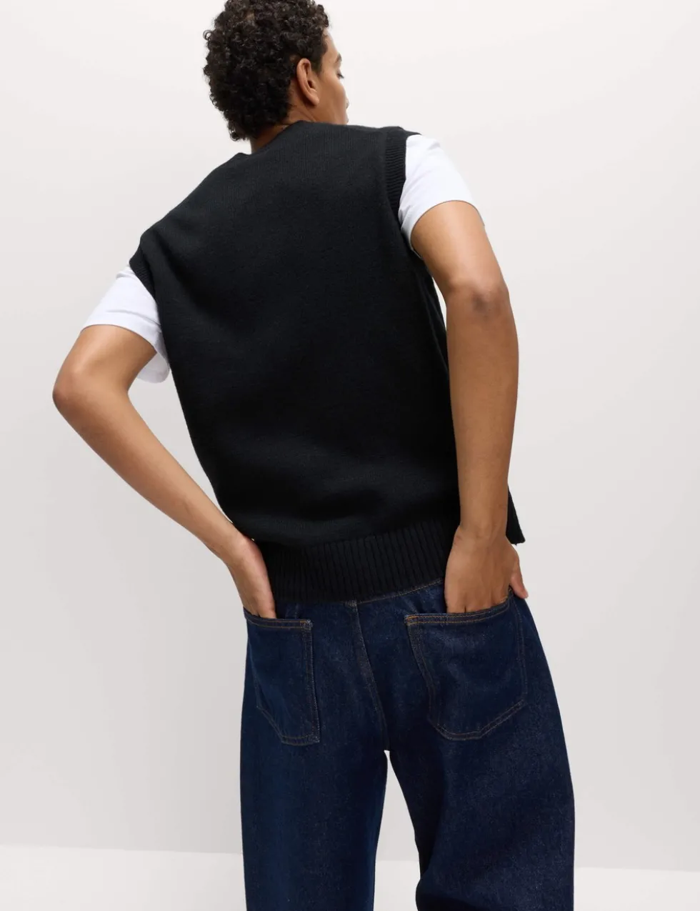 Lambswool Blend V-Neck Knitted Vest