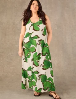 Leaf Print Scoop Neck Maxi Shift Dress