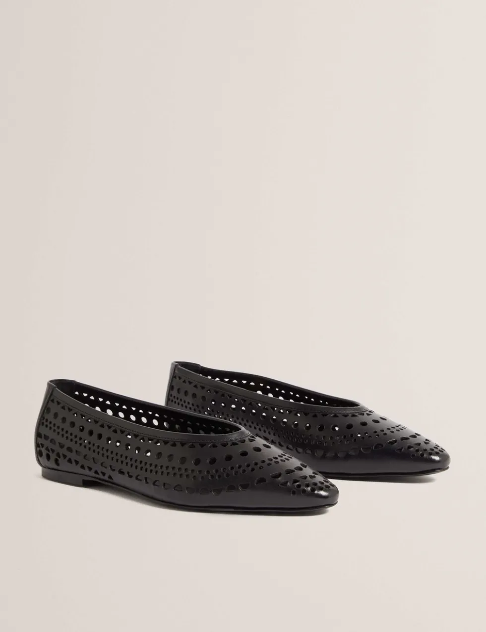 Leather Flat Pointed Pumps