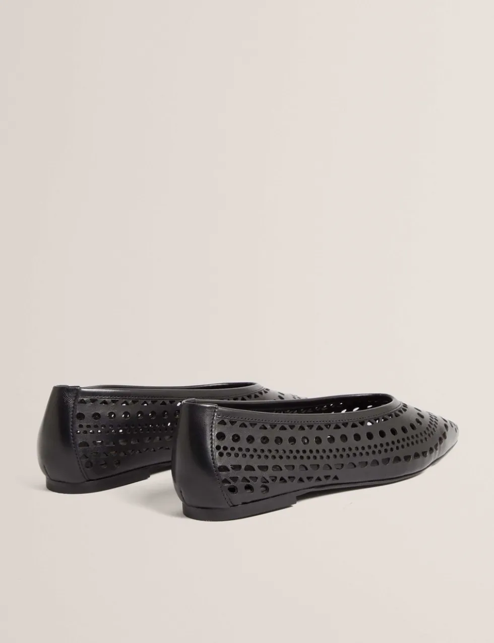 Leather Flat Pointed Pumps