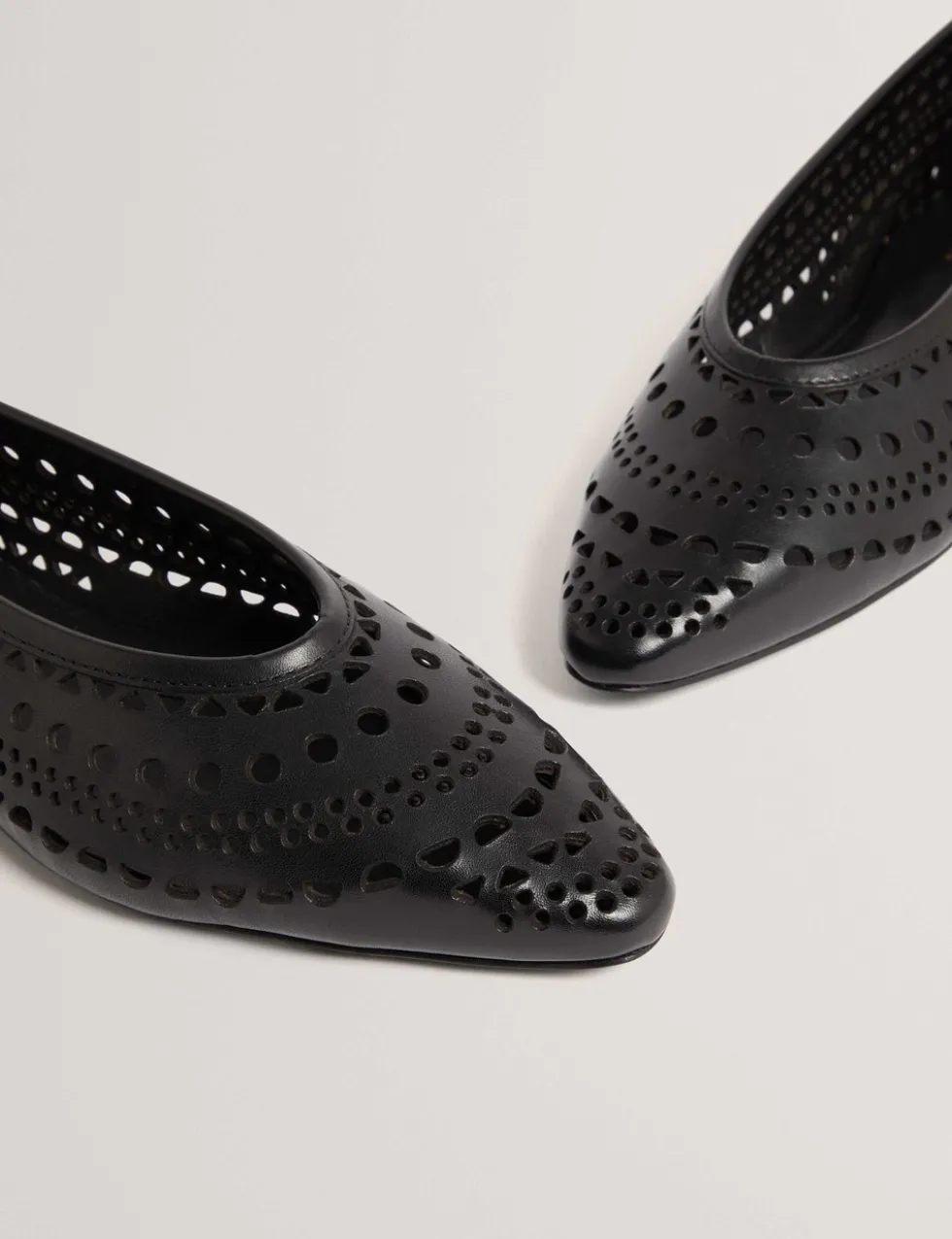 Leather Flat Pointed Pumps