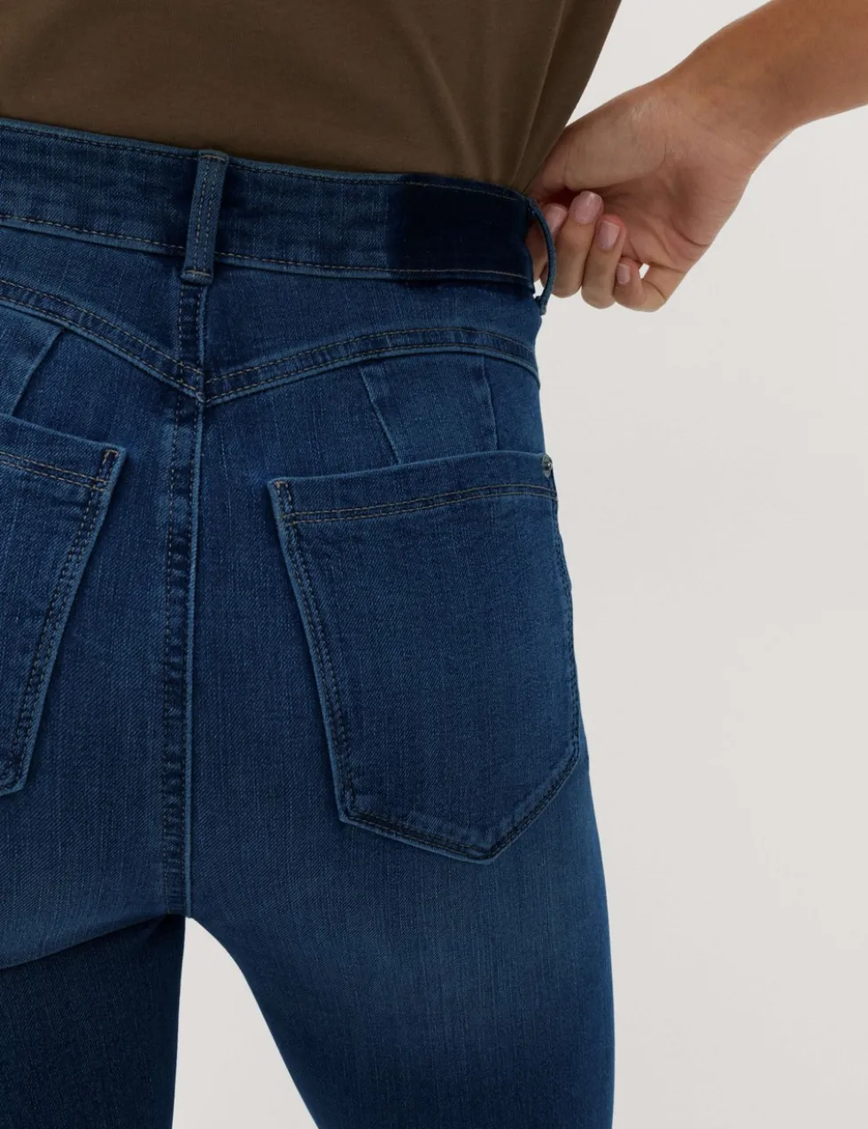 Lily Magic Shaping High Waisted Jeans