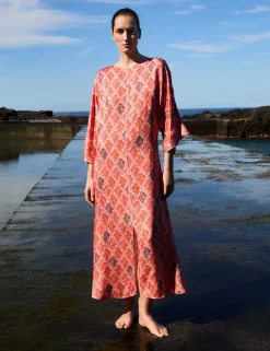 Linear Wave Print V-Neck Maxi Shift Dress