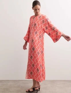 Linear Wave Print V-Neck Maxi Shift Dress