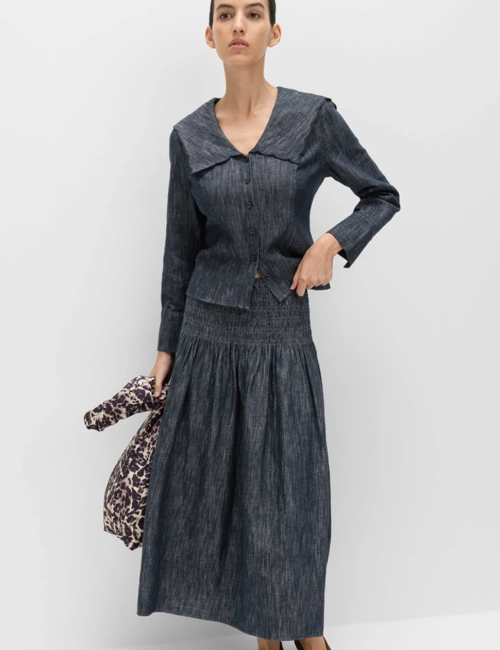 Linen Blend Denim Scallop Collar Shirt