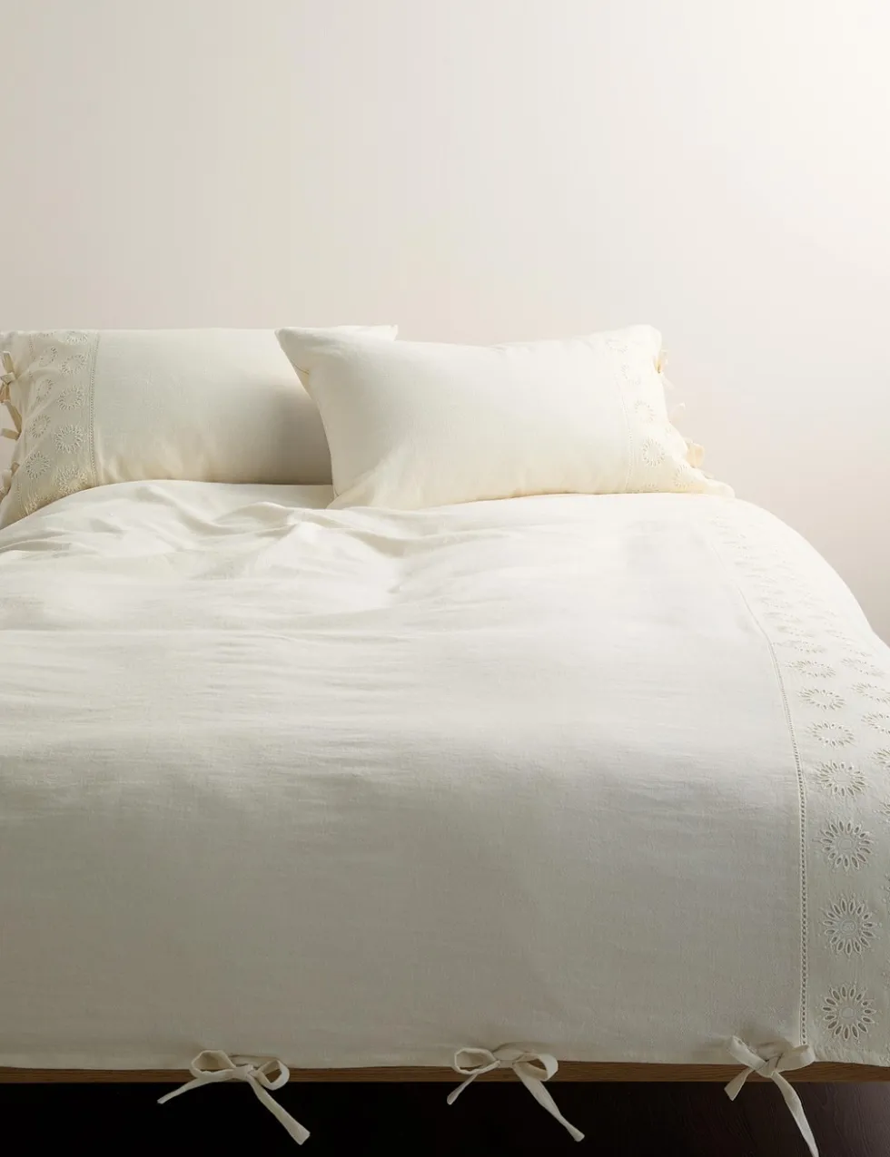 Linen Rich Schiffli Embroidered Bedding Set