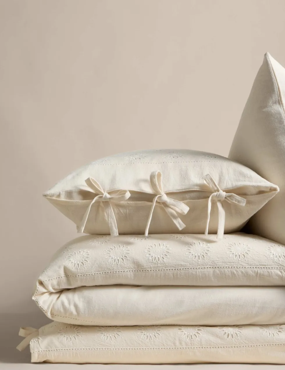 Linen Rich Schiffli Embroidered Bedding Set