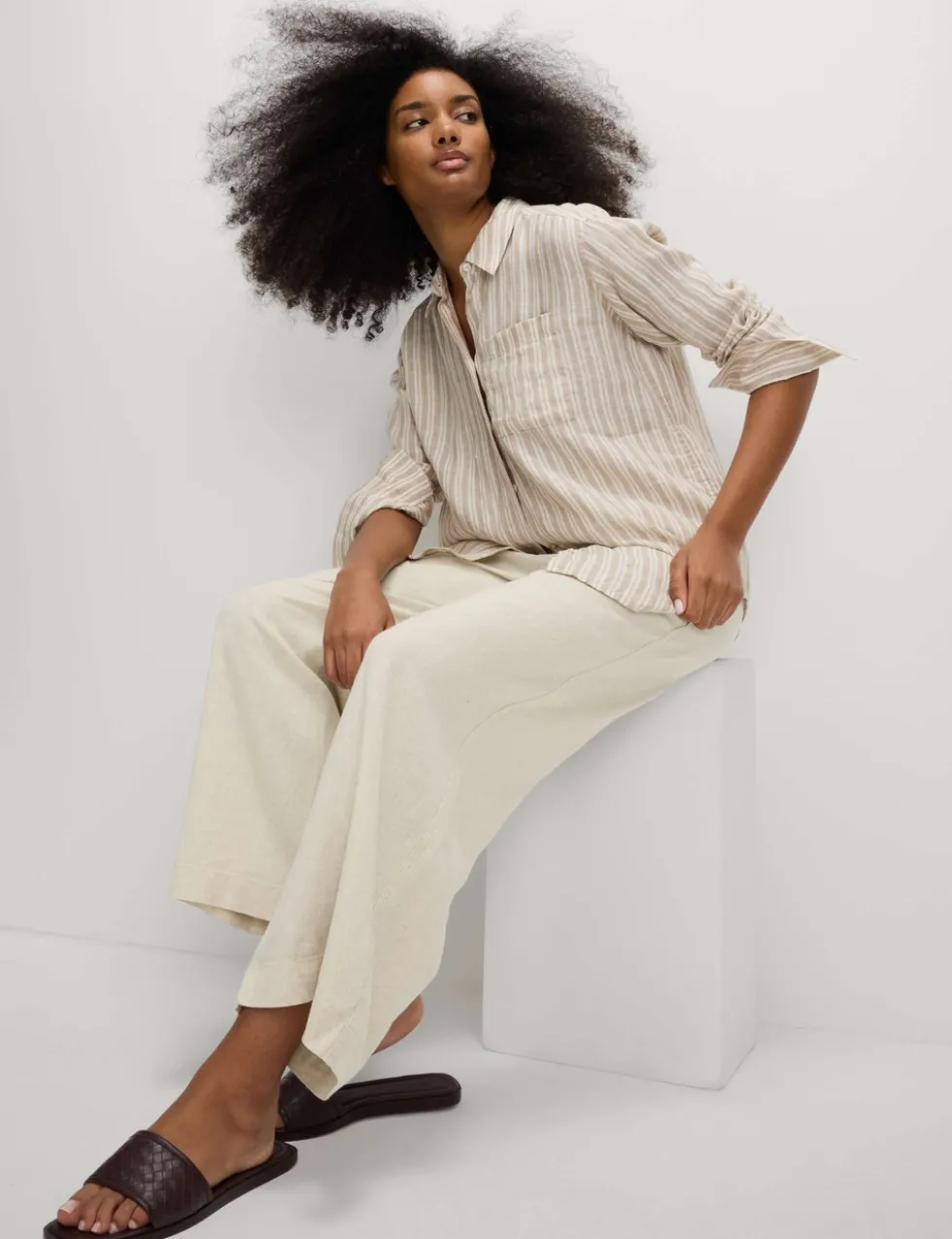 Linen Rich Wide Leg Cropped Trousers