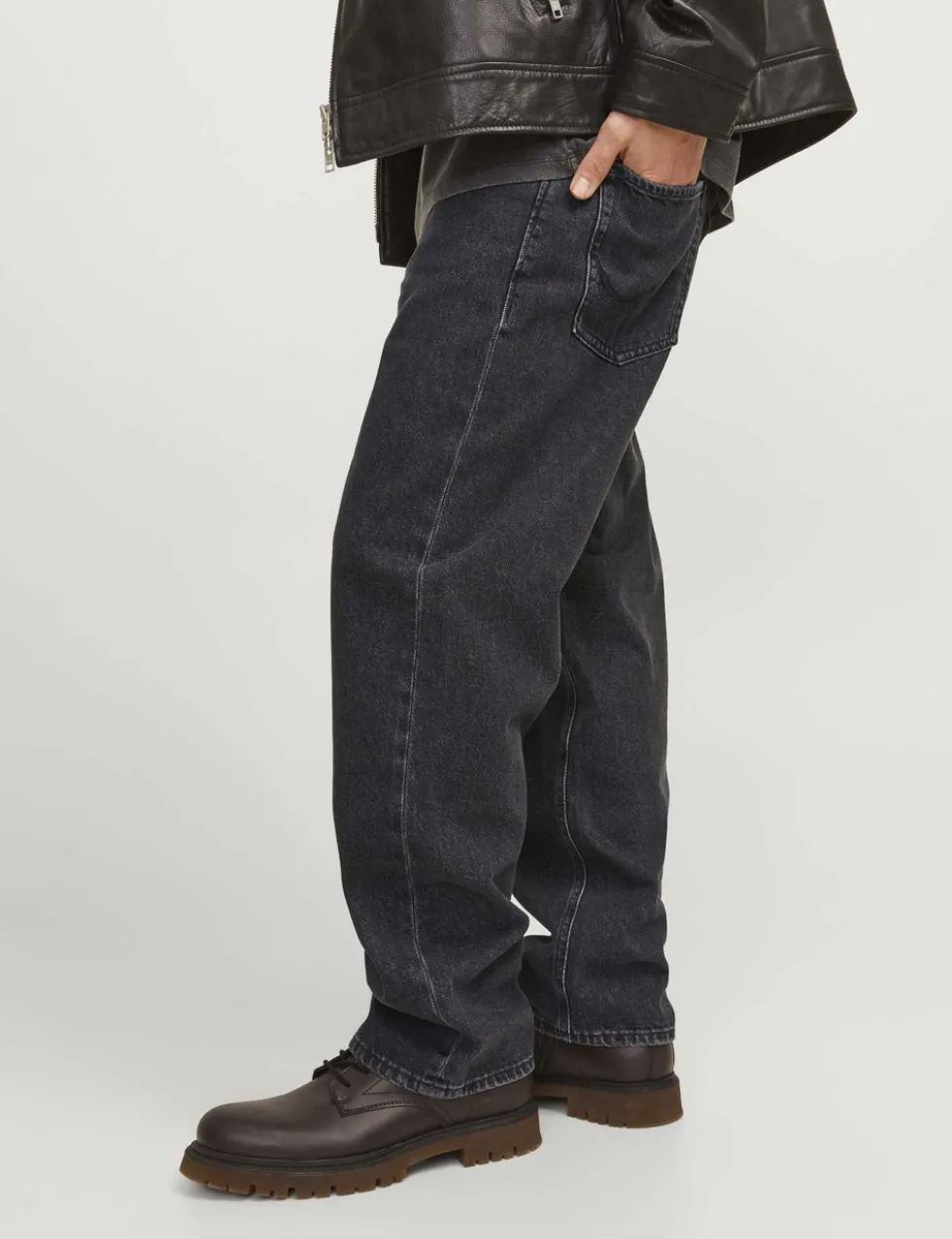 Loose Fit Jeans