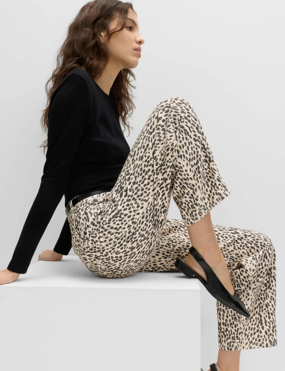 Mid Rise Animal Barrel Jeans