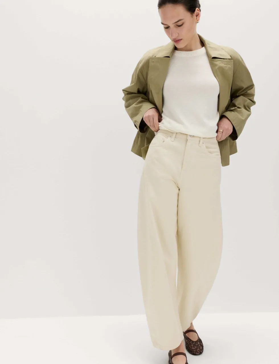 Mid Rise Barrel Jeans