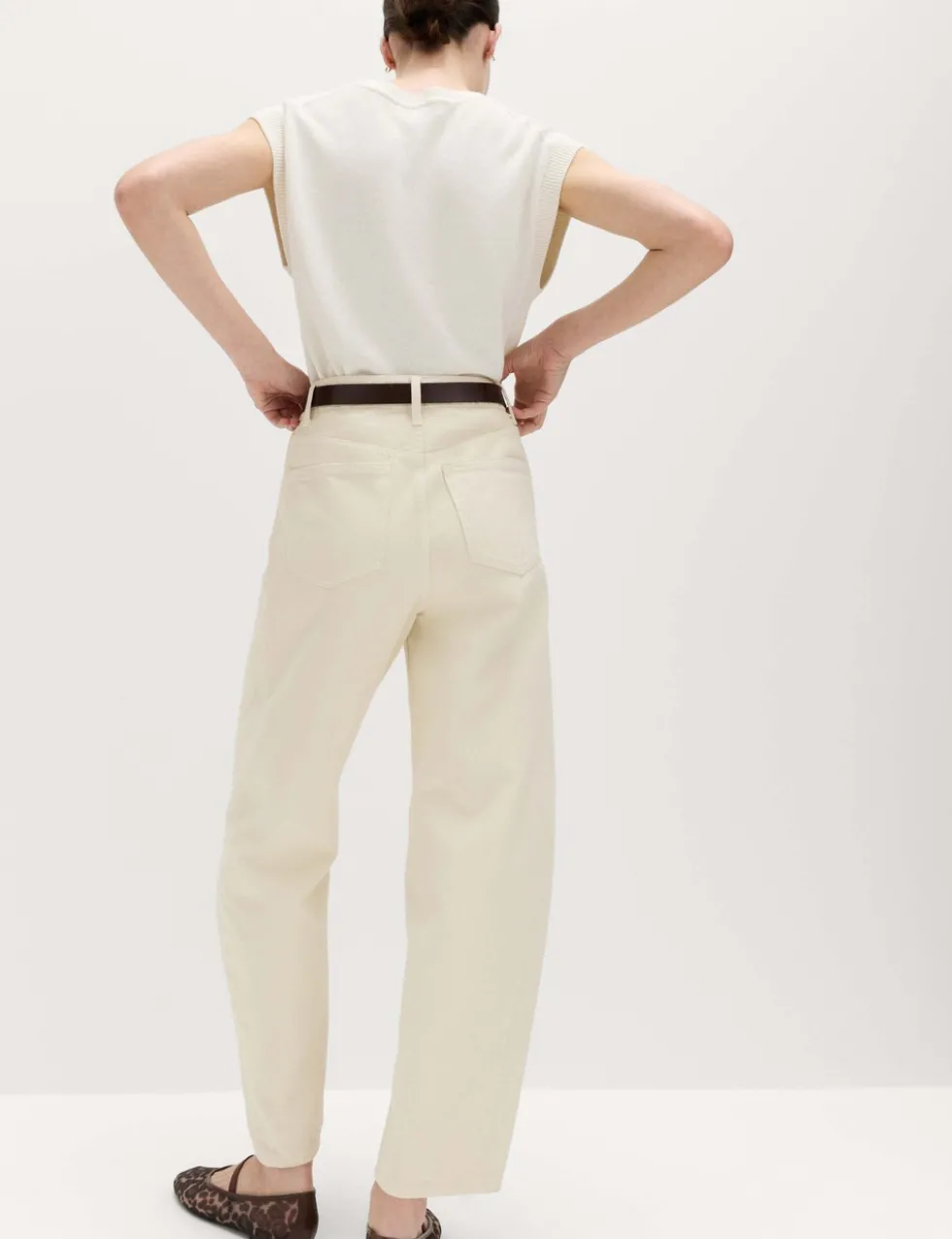 Mid Rise Barrel Jeans