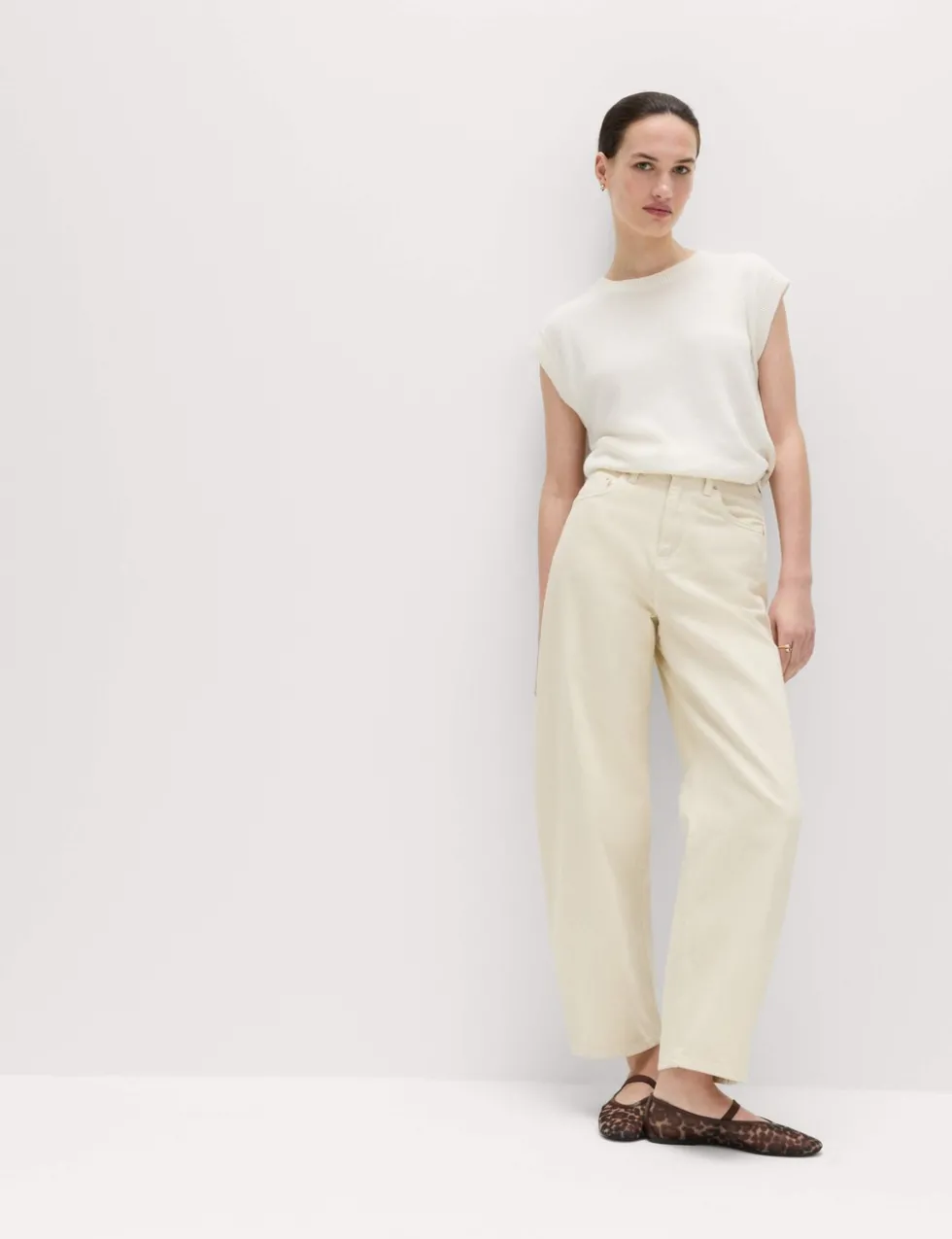 Mid Rise Barrel Jeans