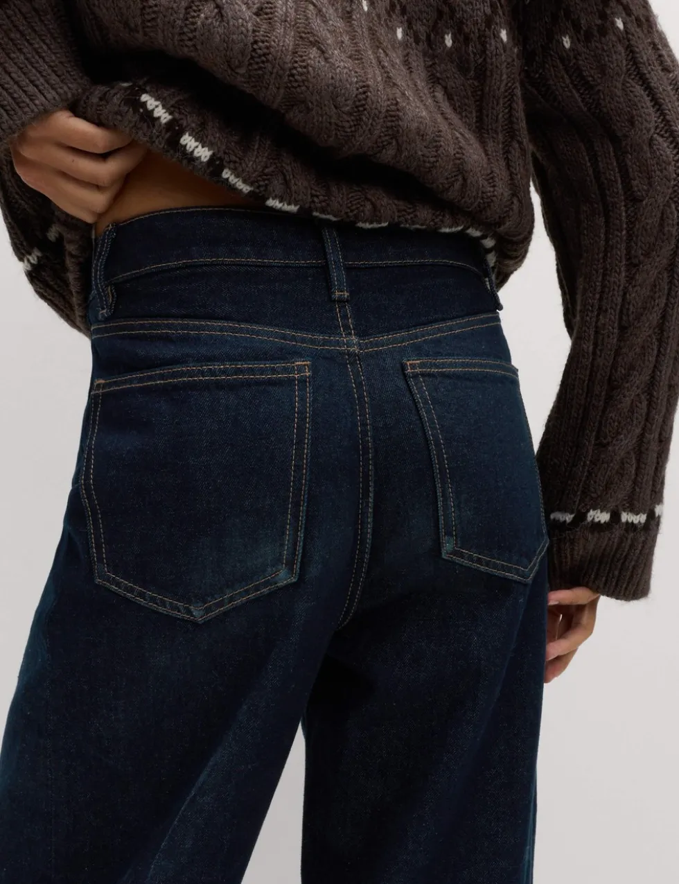 Mid Rise Barrel Jeans