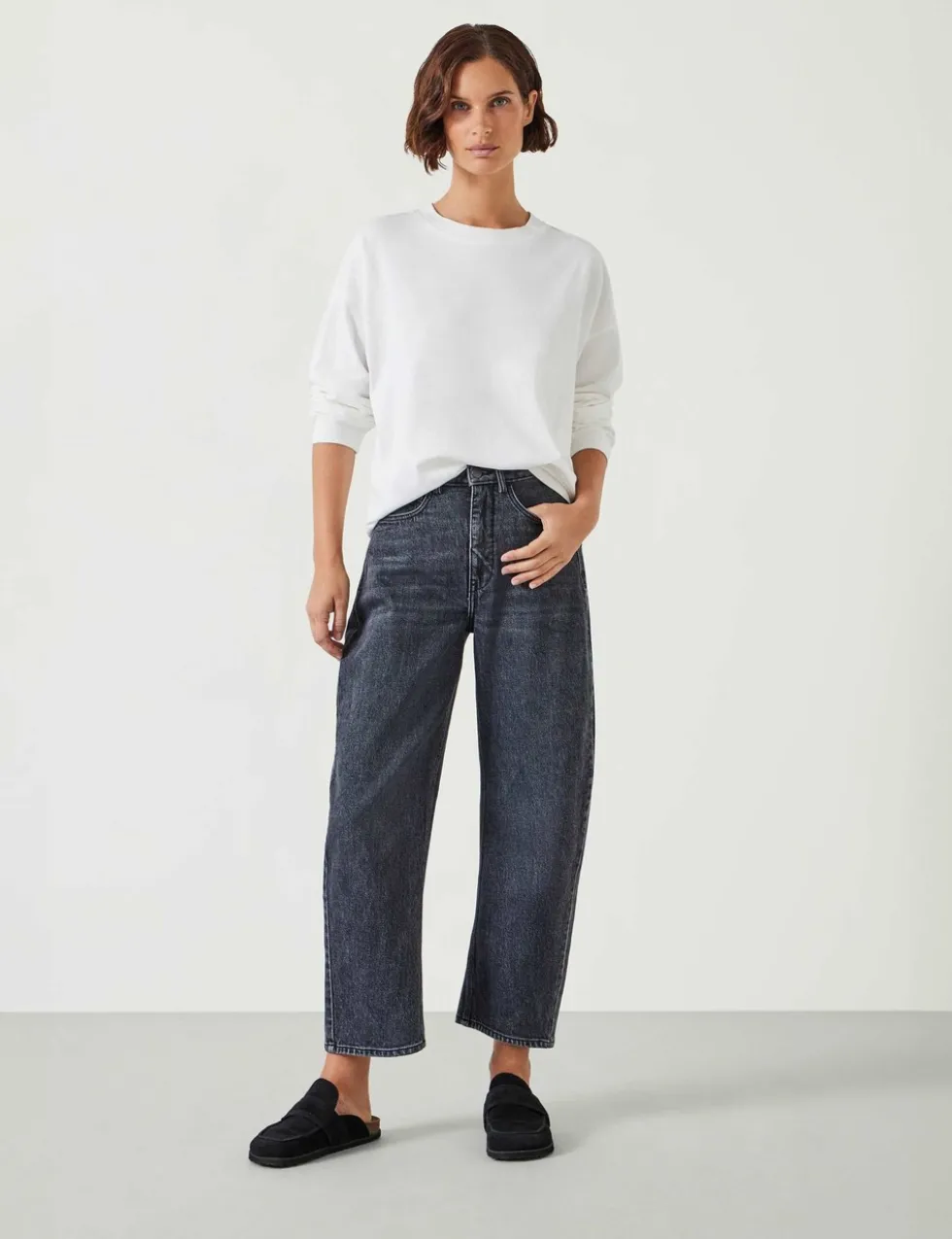 Mid Rise Barrel Jeans