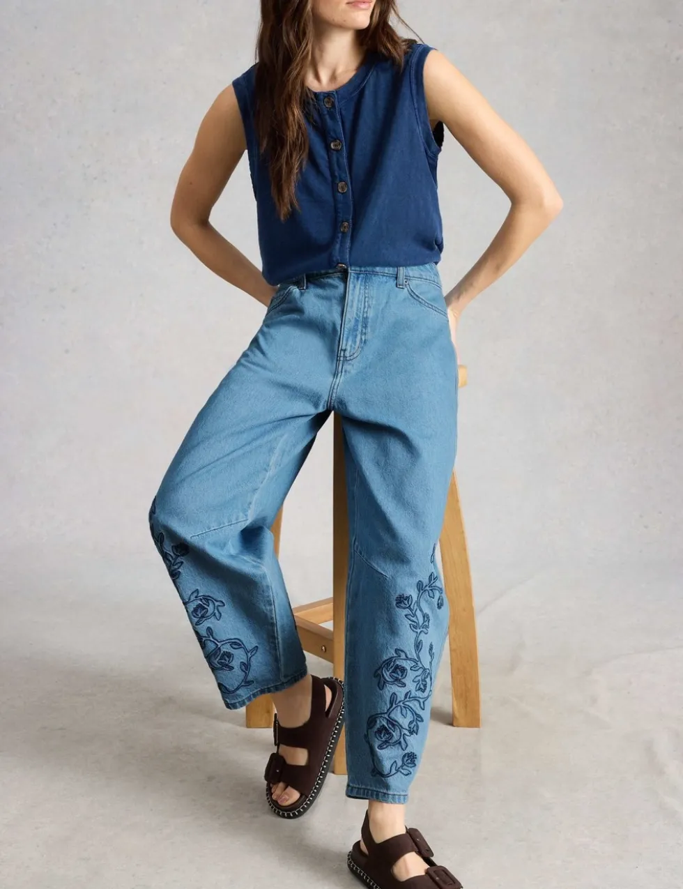 Mid Rise Embroidered Barrel Jeans