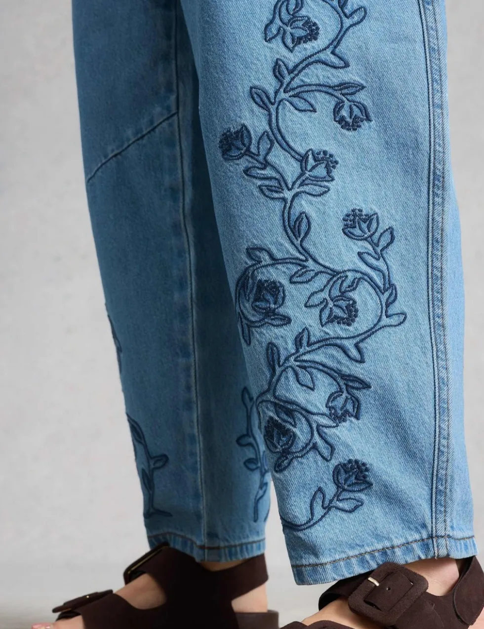 Mid Rise Embroidered Barrel Jeans