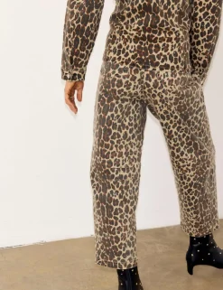 Mid Rise Leopard Print Barrel Jeans