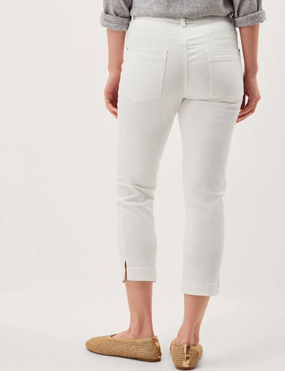 Mid Rise Slim Fit Cropped Jeans