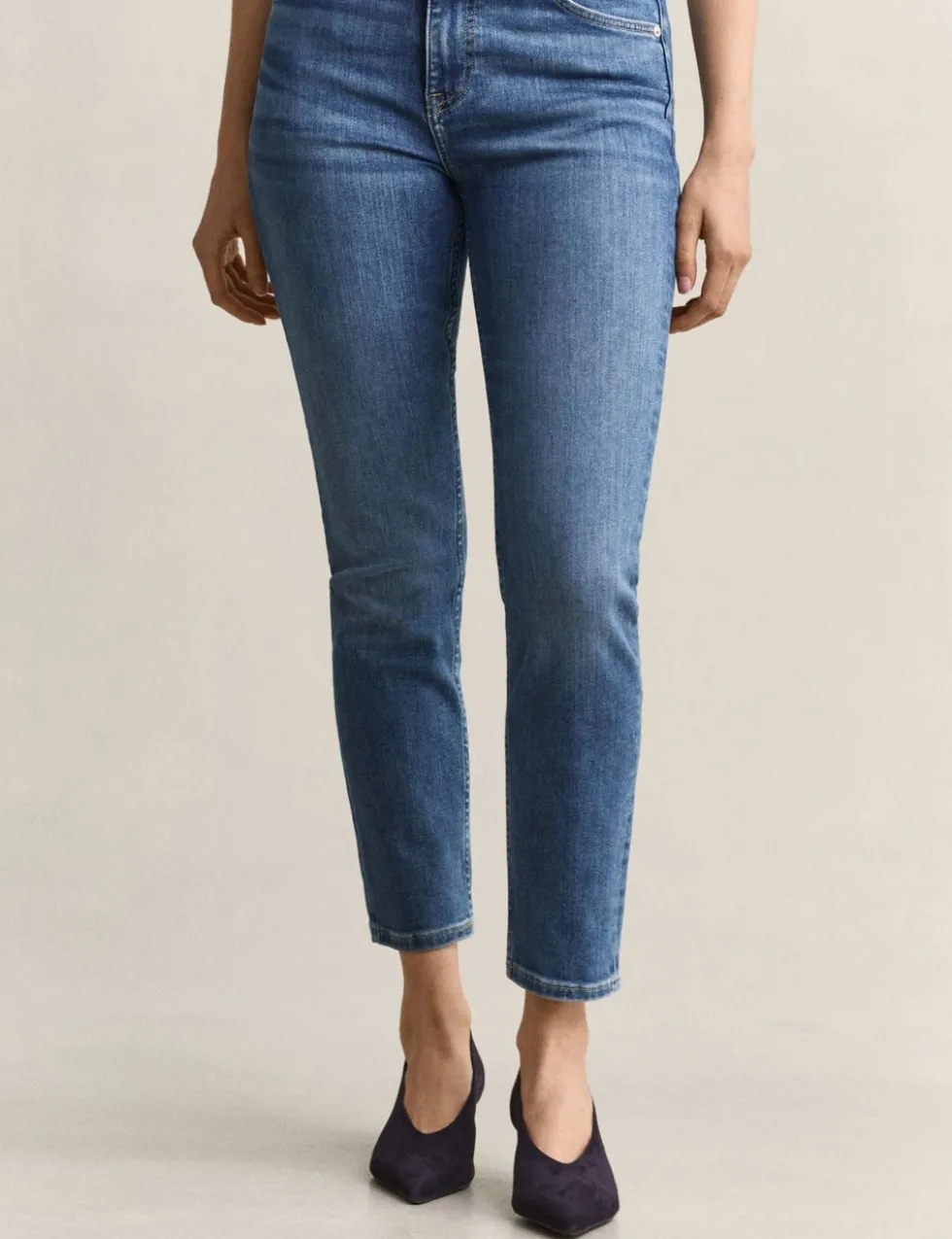 Mid Rise Slim Fit Cropped Jeans