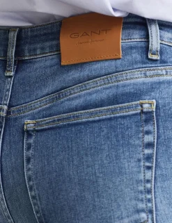 Mid Rise Slim Fit Cropped Jeans