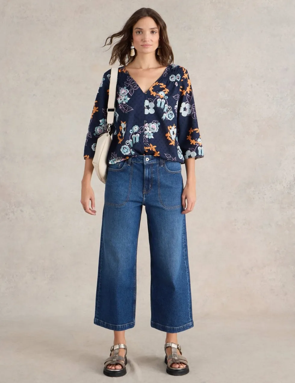Mid Rise Wide Leg Cropped Jeans