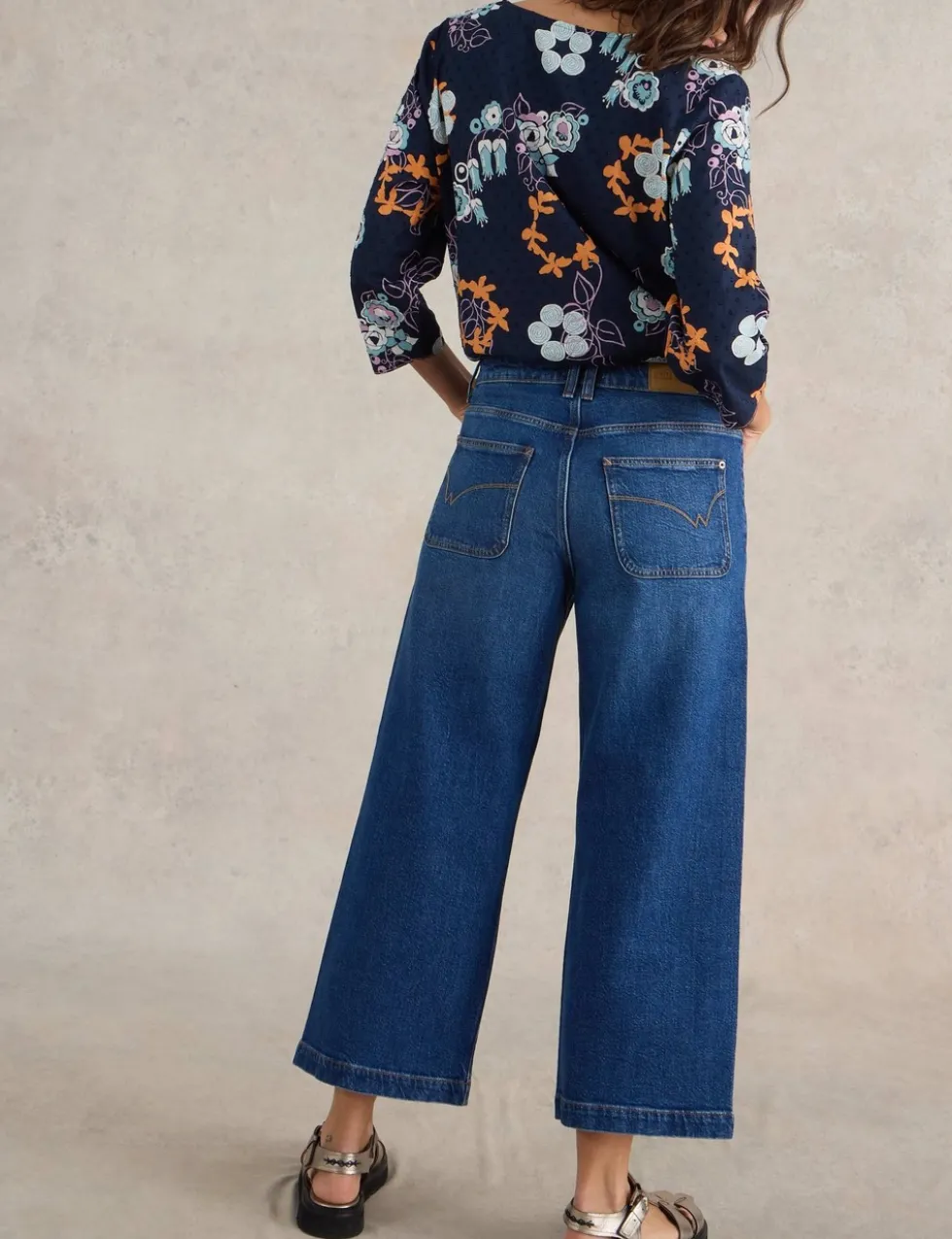 Mid Rise Wide Leg Cropped Jeans