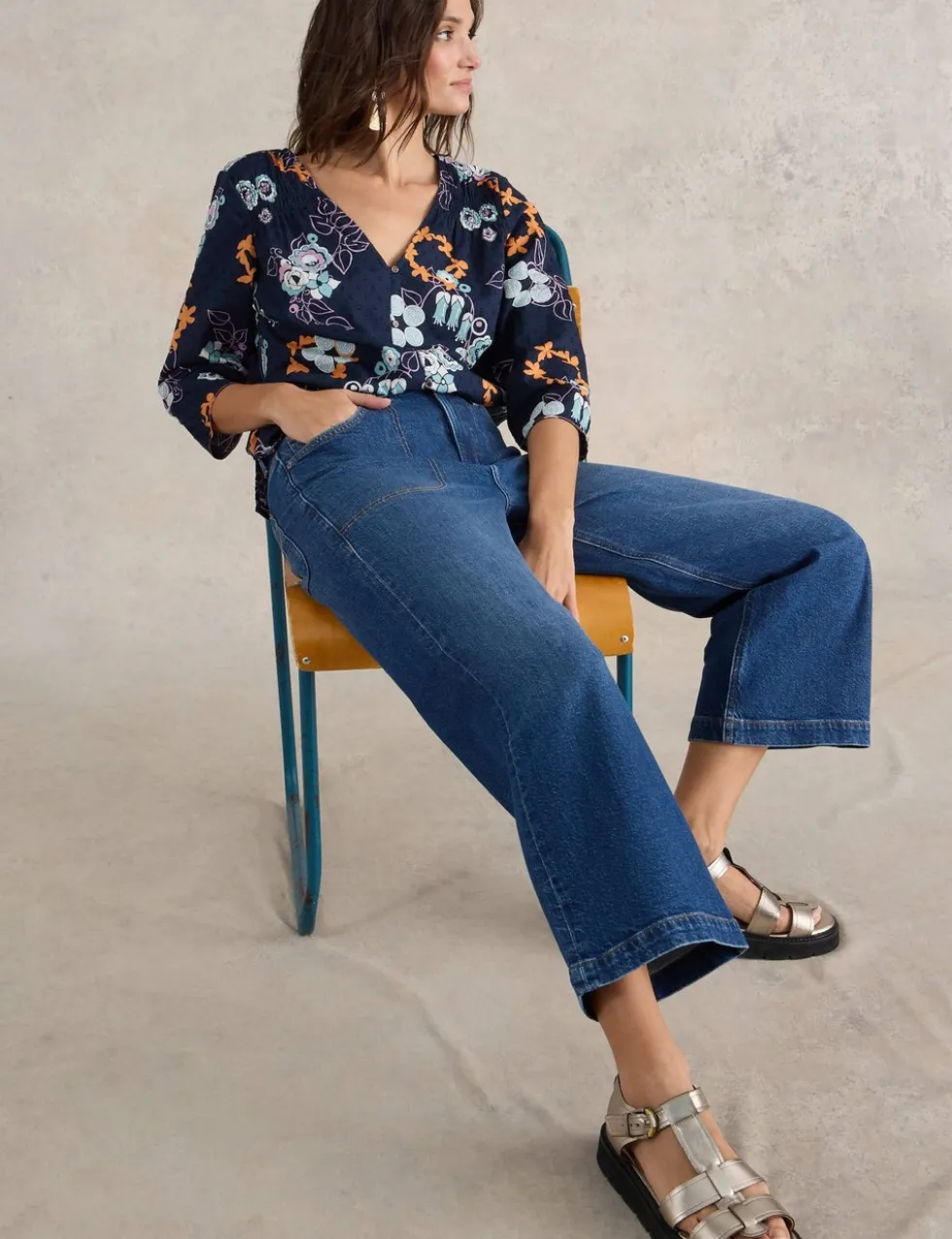 Mid Rise Wide Leg Cropped Jeans