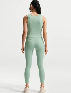 One High Waisted 7/8 Leggings