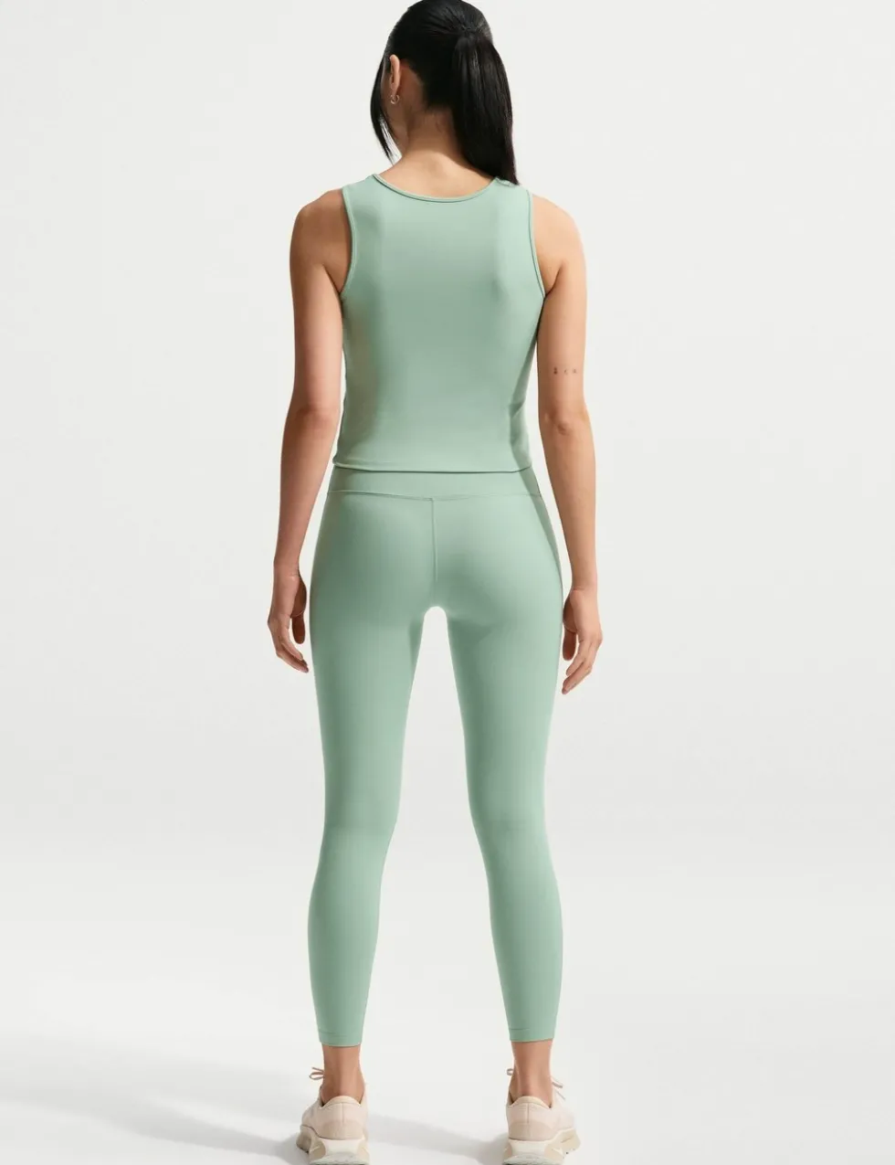 One High Waisted 7/8 Leggings